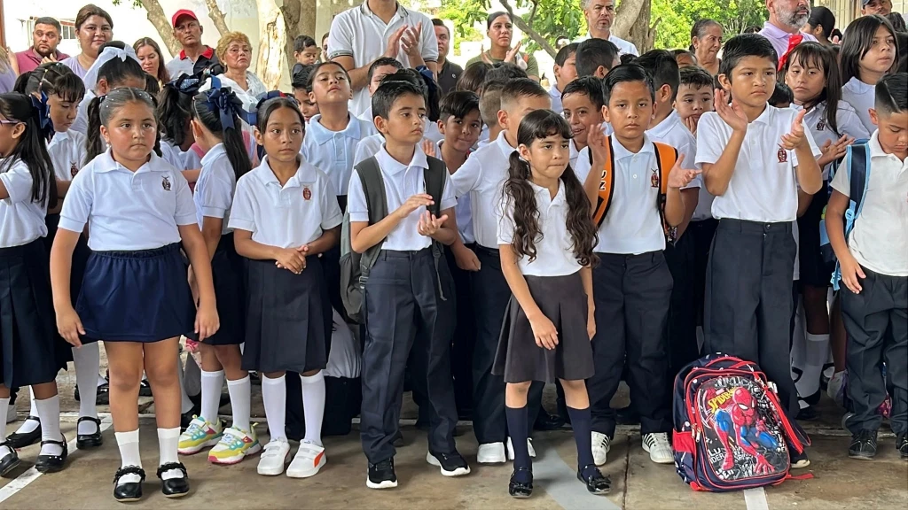 Dejan las aulas 890 mil 400 estudiantes de Sinaloa
