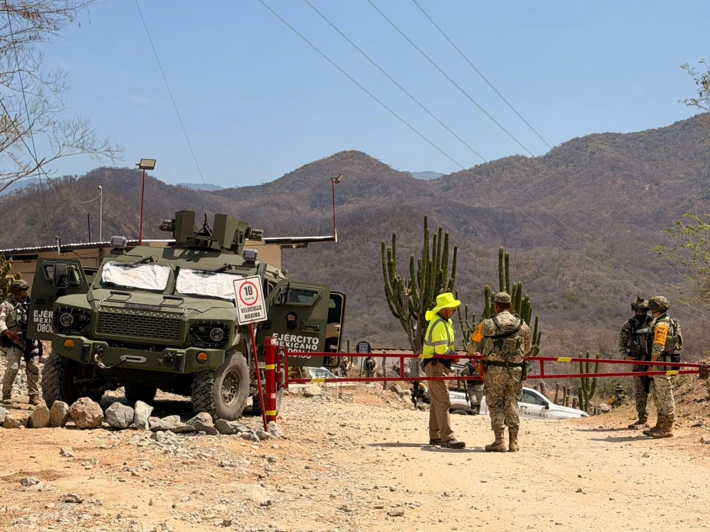 Sigue sin establecerse comunicación con los 4 mineros atrapados en mina en Rosario, Sinaloa 