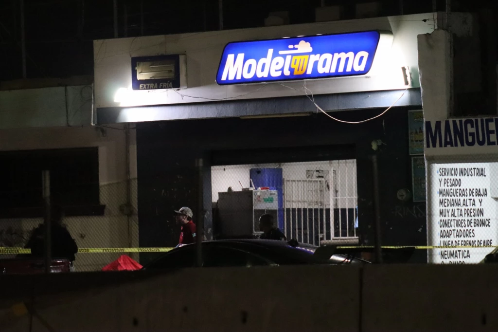 Atacan a balazos y pierde la vida encargado de expendio de cerveza en Mazatlán