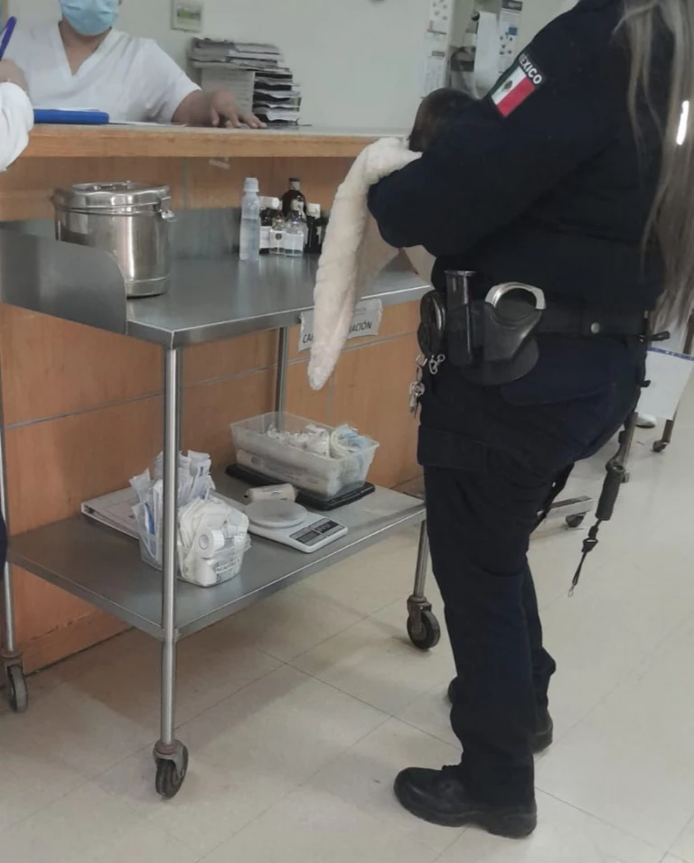 Rescatan a bebé abandonada en plaza de la colonia Cumuripa