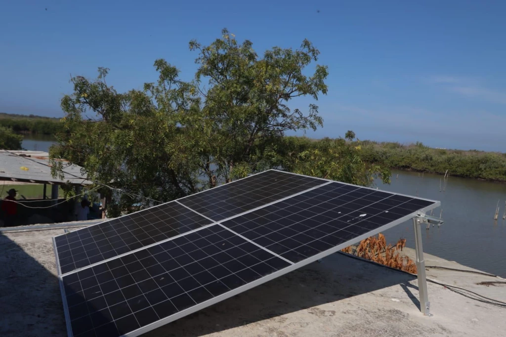 Gobierno de Mazatlán instalará 7 paneles solares en cooperativas pesqueras