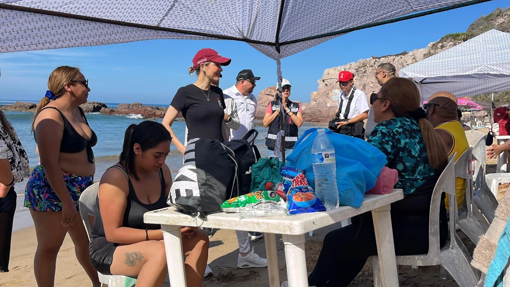 Más de 20 mil personas acudieron a las playas de Mazatlán durante el jueves Santo