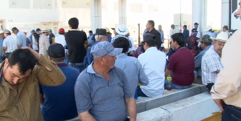 Productores mantienen por tercer día sus protestas en casetas de Sinaloa