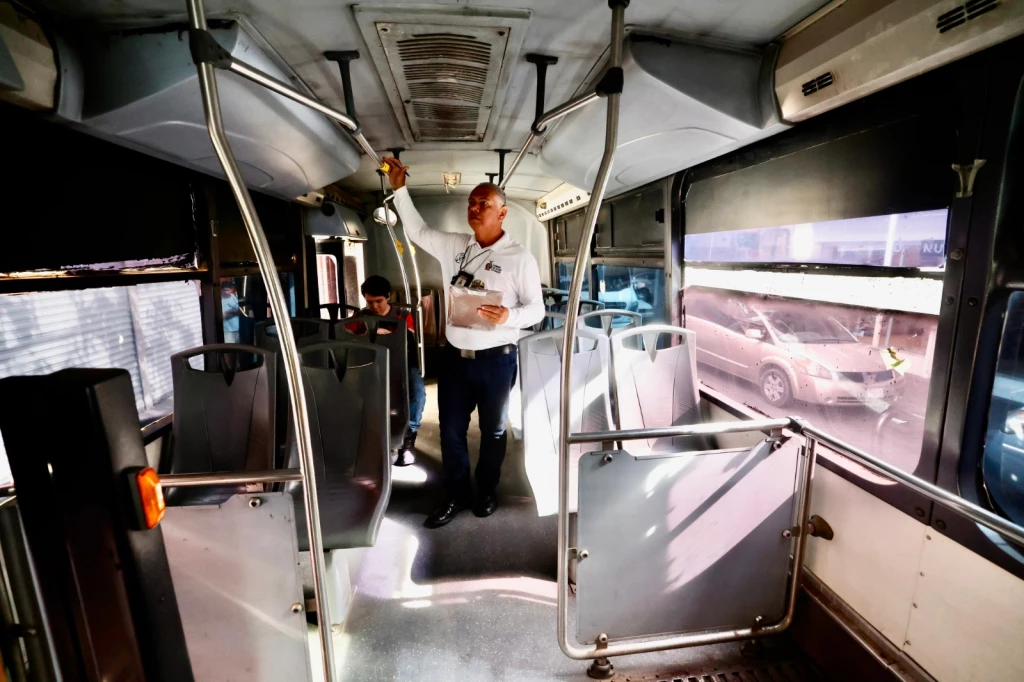 Llevan a cabo operativo de verificación de transporte urbano en Culiacán