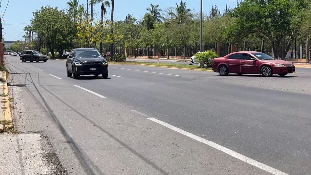 Después de 10 días de no tener placas para automóviles en Mazatlán, llegan 3 mil unidades para atender desabasto