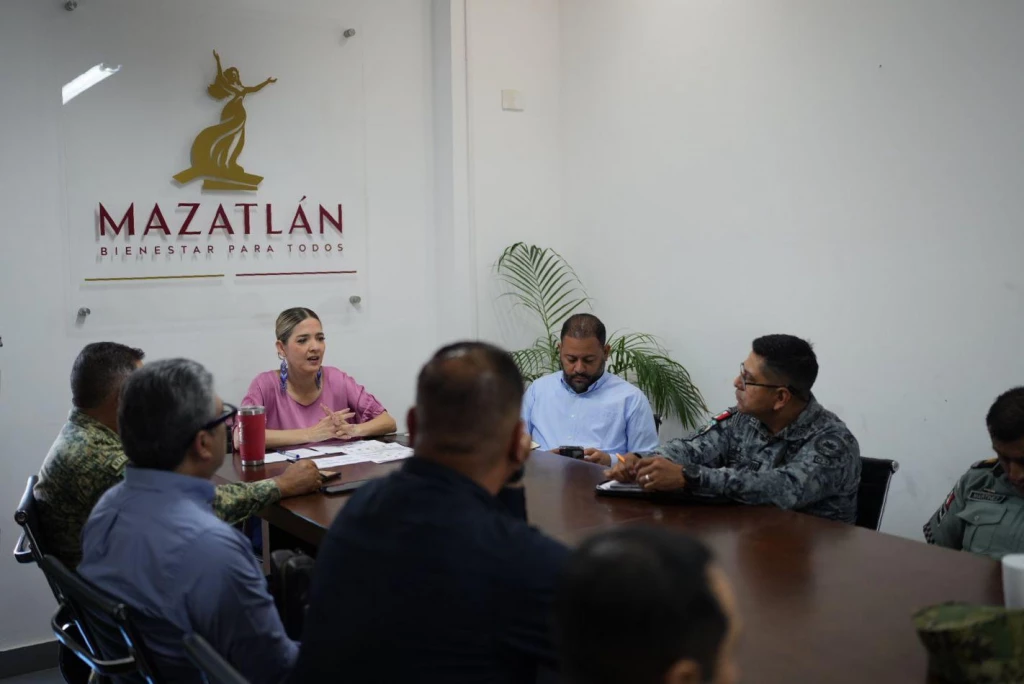 Participa Estrella Palacios en Mesa de Seguridad en Mazatlán
