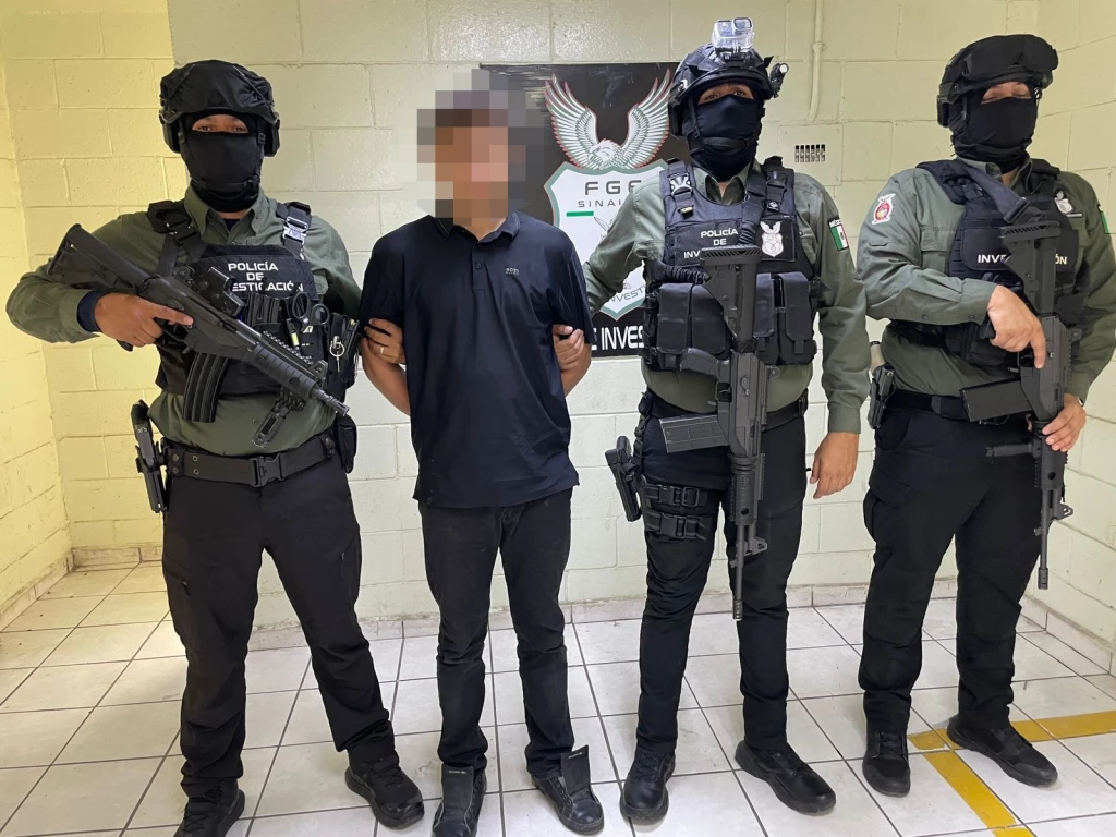 Asegura FGE seis unidades con reporte de robo tras detención en Culiacán