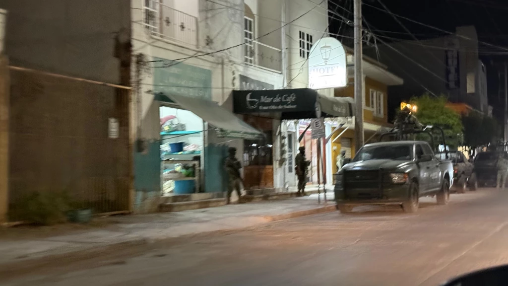 Ejército Mexicano realiza operativo en hoteles de Escuinapa