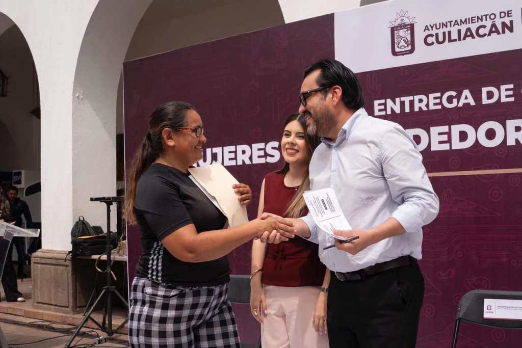 “Gracias por pensar en nosotras”; en 4 años se han dispersado 14 mil 794 financiamientos de impulso a la mujer en Culiacán