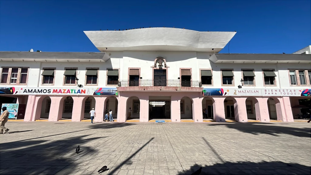 Fachada del Ayuntamiento no quedará color rosa como actualmente fue pintado