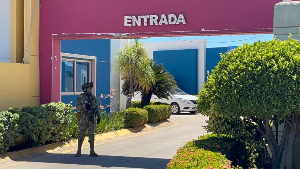 Privan de la libertad a pareja en motel al sur de Culiacán