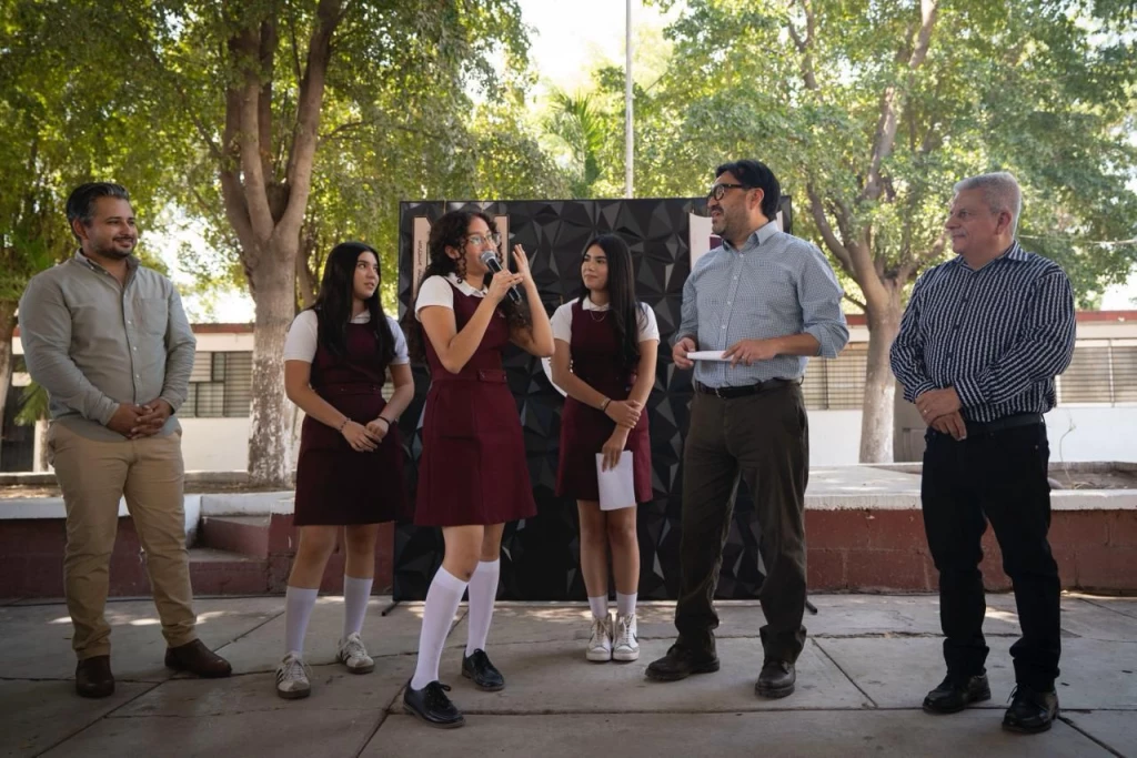 “Gracias por escucharnos, no es muy común que nuestras palabras se conviertan en acciones”; estudiantes a Juan de Dios al recibir equipos para taller de costura 