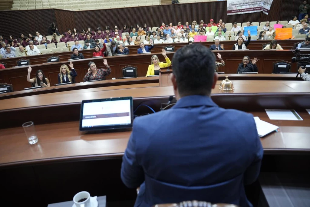 Congreso da lectura a seis nuevas iniciativas; dos, relativas a extinguir la CEAIP