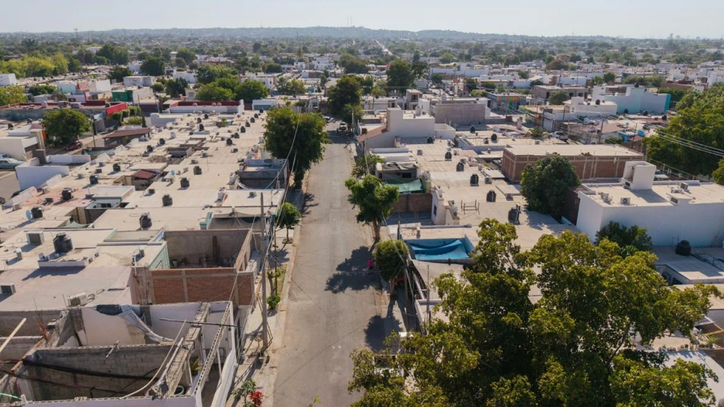 “Antes era puro lodo, hoy es otra vida”: culiacanenses agradecen pavimentación de calles