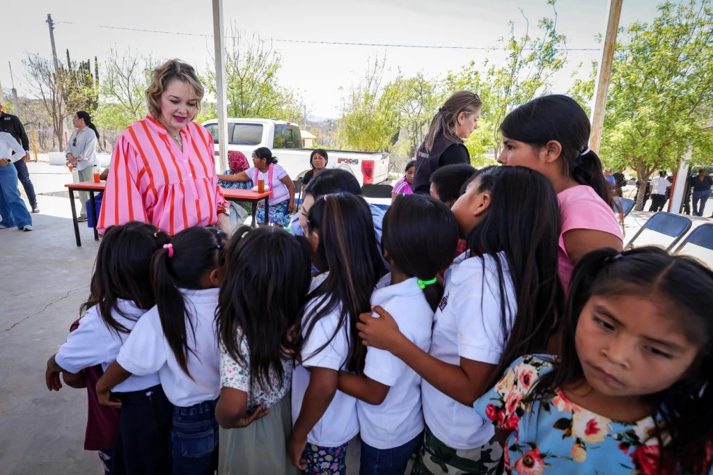 Llega DIF Sinaloa a comunidades indígenas por el día de la niñez
