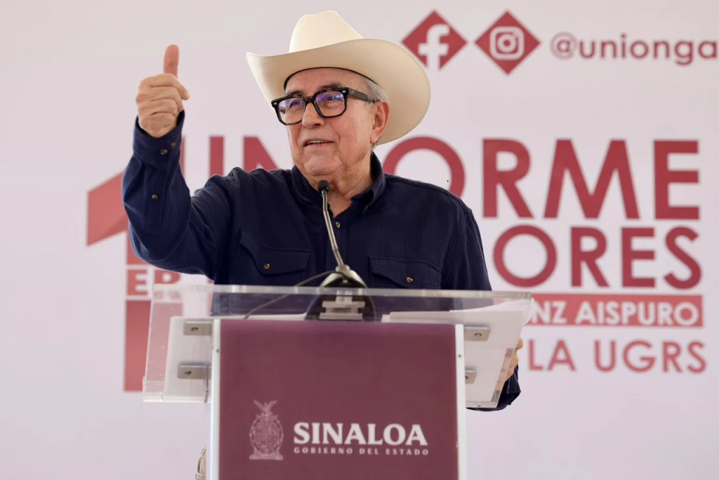 Entrega Rocha Moya apoyo a ganaderos de Sinaloa