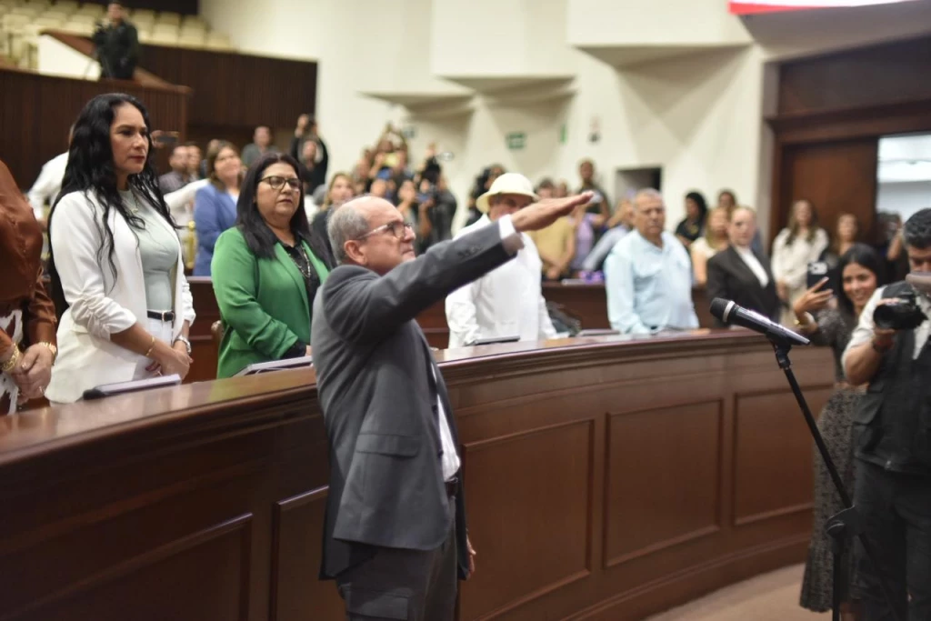 Pide licencia Bernardino Antelo como diputado del PRI, llega Lauro Gallardo Castro