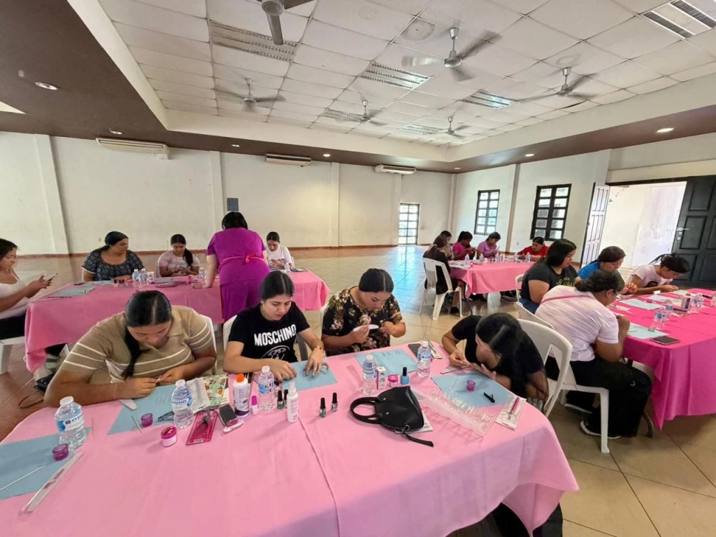 ISJU y SEBIDES capacitan más de mil jóvenes para que trabajen 