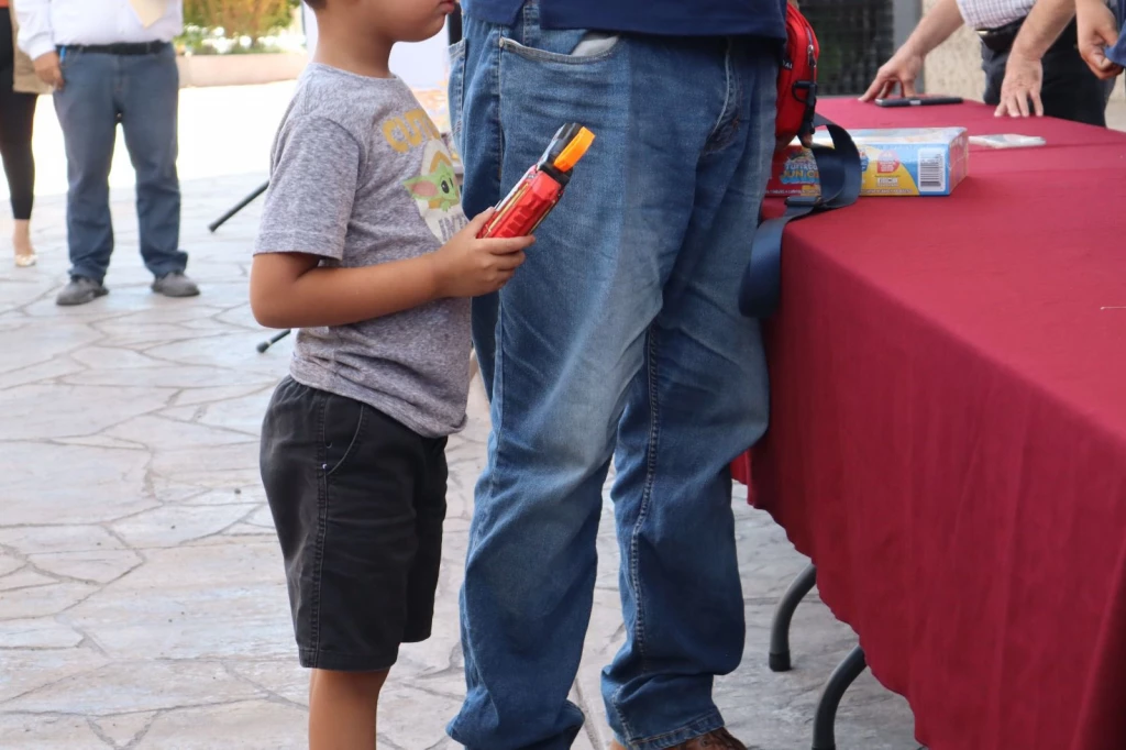 Casi mil niños participan en canje de juguetes bélicos en Sinaloa