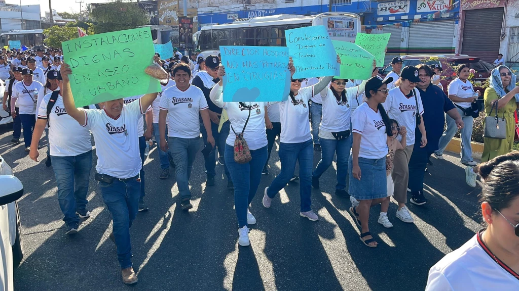 Trabajadores sindicalizados marchan este 01 de mayo en Mazatlán