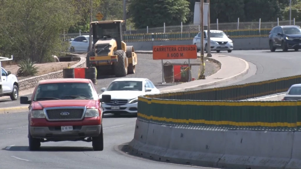 Cierre parcial y temporal a la circulación por construcción del puente Pedro Infante