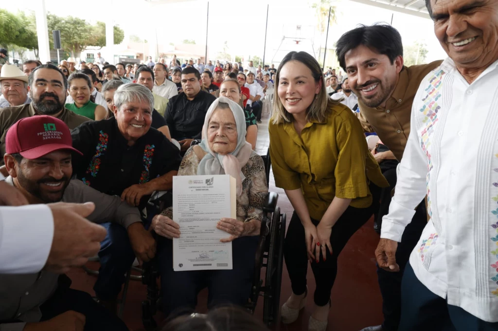 Entregan en Mocorito 691 títulos y certificados parcelarios