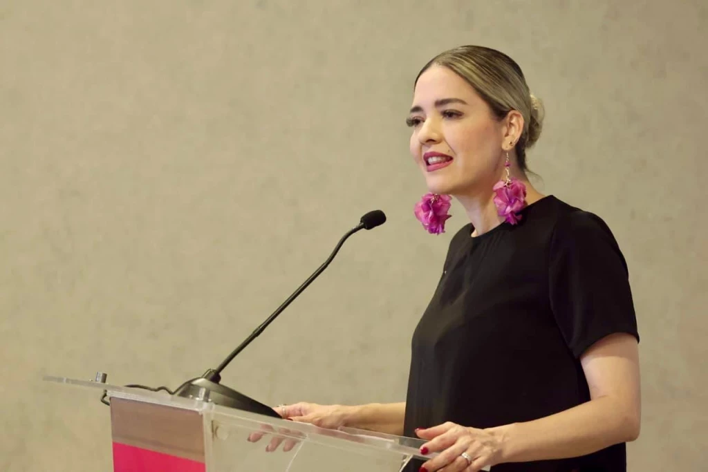 Estrella Palacios señala que sigue siendo Morenista, tras cambio de fotografías con nueva paleta de colores