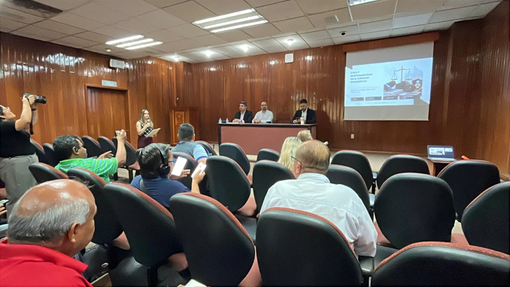 Periodistas de la zona sur de Sinaloa reciben capacitación por parte de la FGE