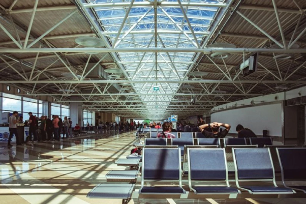 Vuelo retrasado: todo lo que necesitas saber para actuar