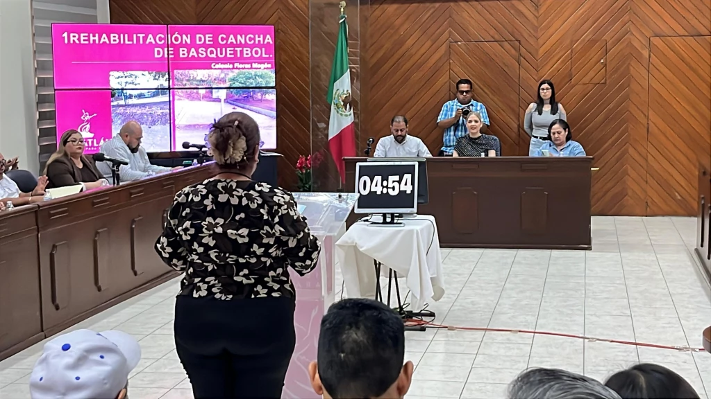 Participan 18 ciudadanos en Cabildo Abierto #9 en Mazatlán