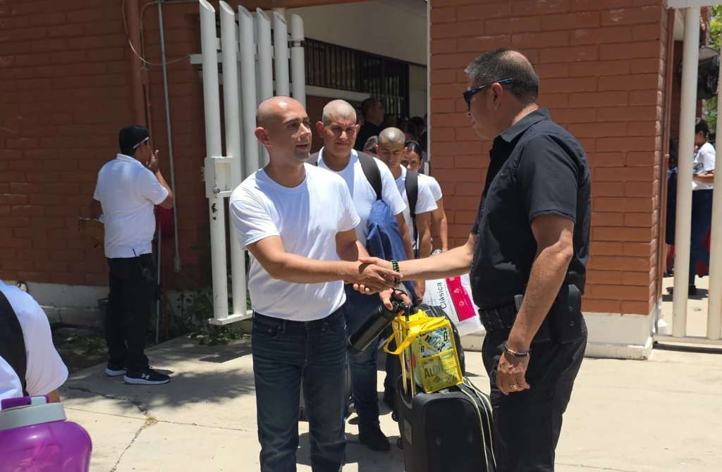 Ingresan a la UNIPOL para iniciar su formación 23 mujeres y hombre de Culiacán