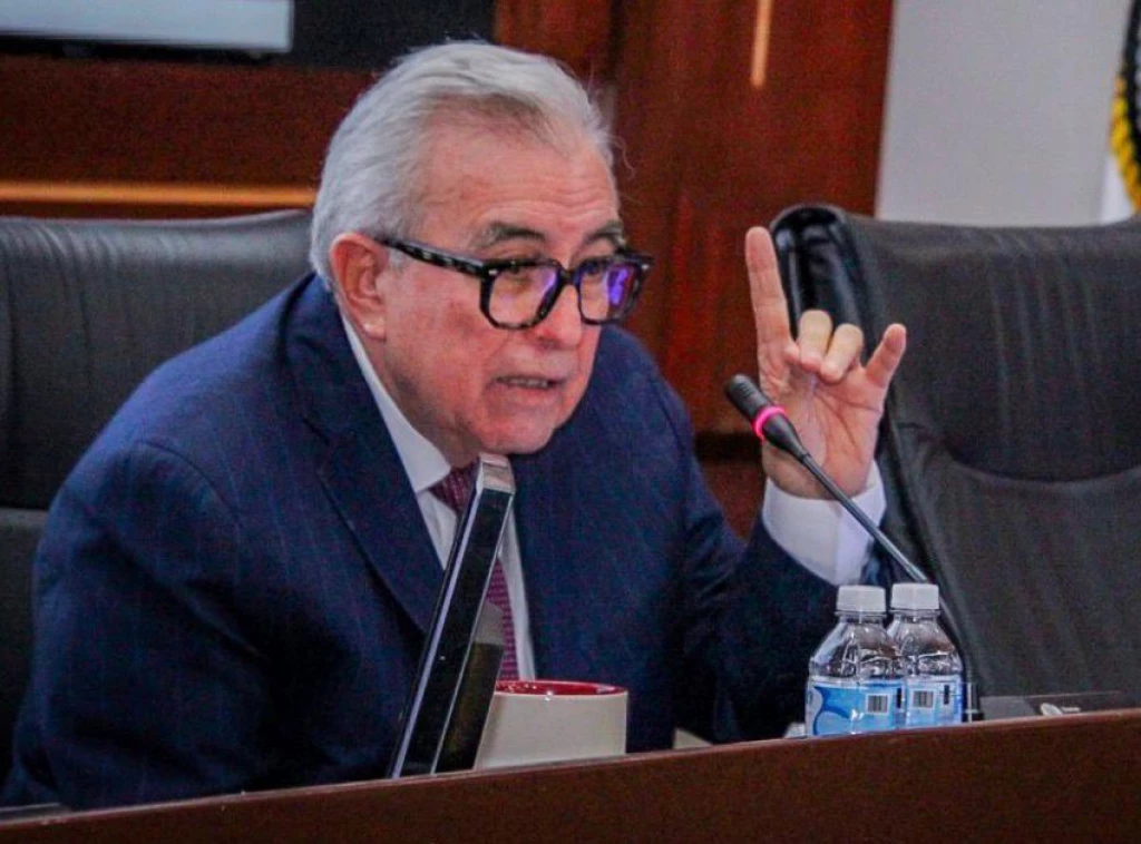 Comparece Rocha Moya ante la FGR
