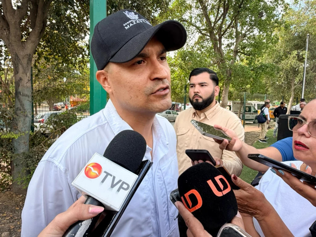 Retiran a seis comerciantes por estar ubicados sobre “Arroyo vehicular” en carretera al Norte