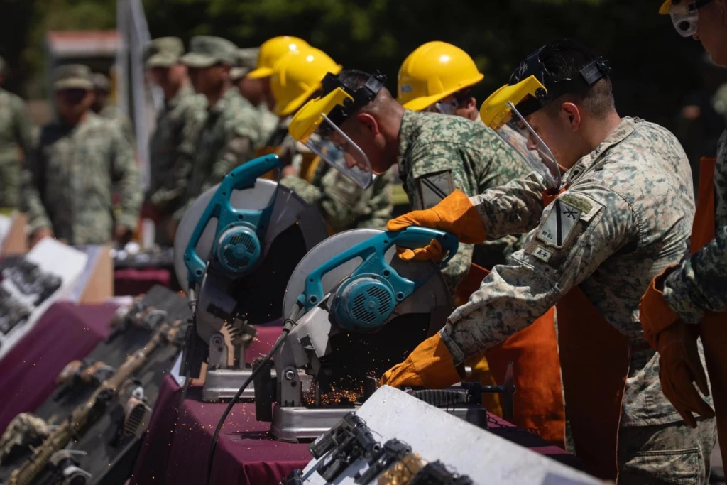 Destruye personal del Ejército 800 armas de fuego