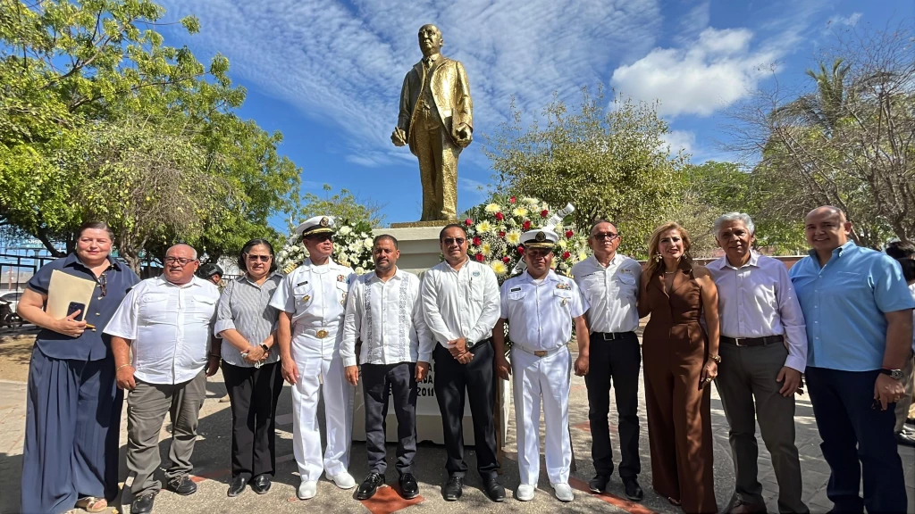 Conmemoran con ceremonia el natalicio de Genaro Estrada Félix