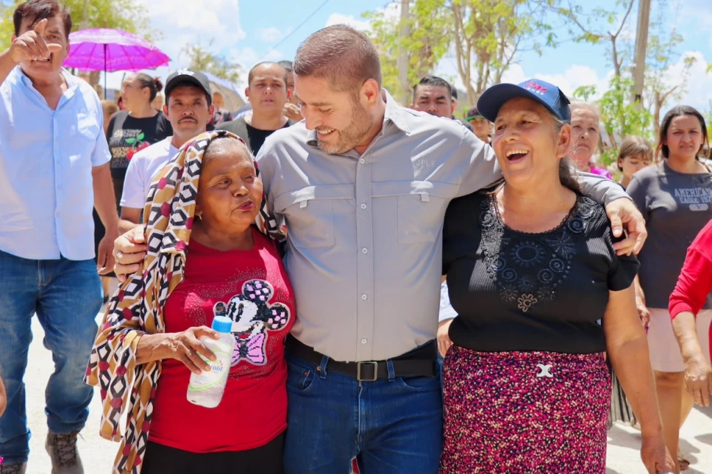 José Paz López da banderazo de inicio de obra en la sindicatura de Otatillos, Badiraguato
