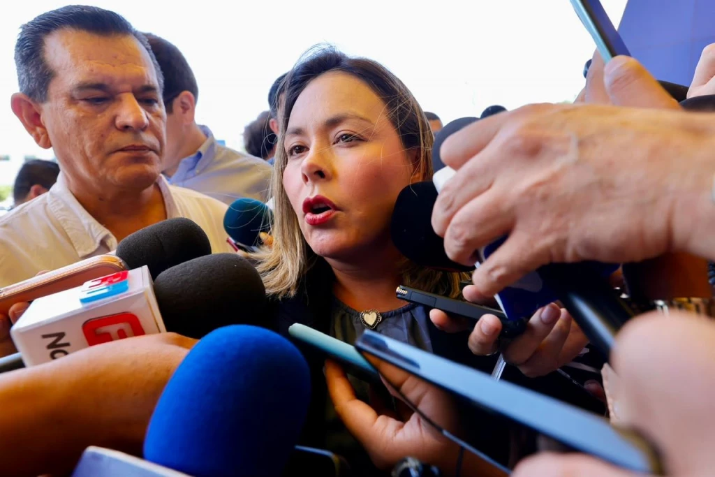 Brindan apoyo a víctimas de Escuinapa