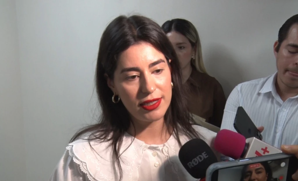 SEMUJERES brinda atención a familia de Grecia