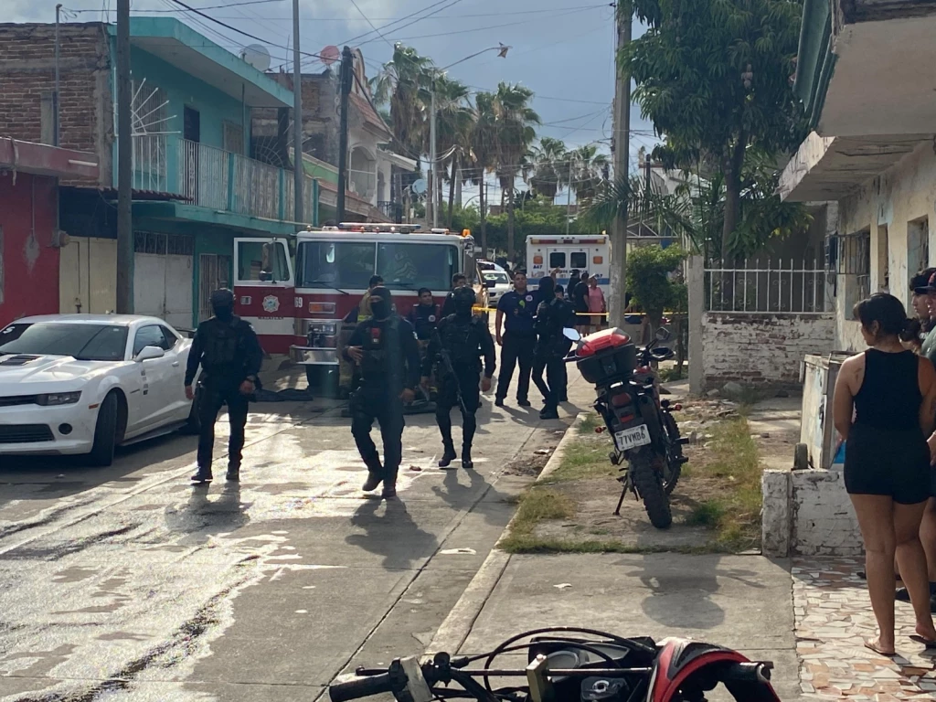 Hombre que tomó a su hija como rehén y amenazó con arma blanca a terceros se encuentra detenido