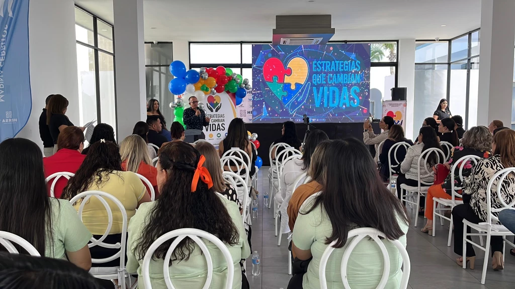 Comparten docentes experiencias que han cambiado vidas en las aulas educativas