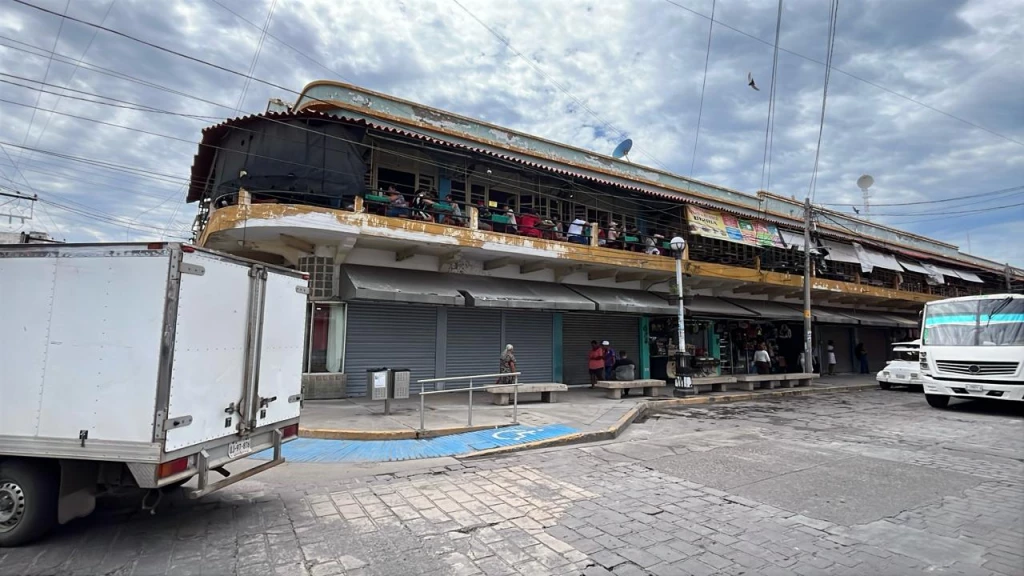 Obra de electrificación en Mercado Pino Suárez ya casi queda concluida