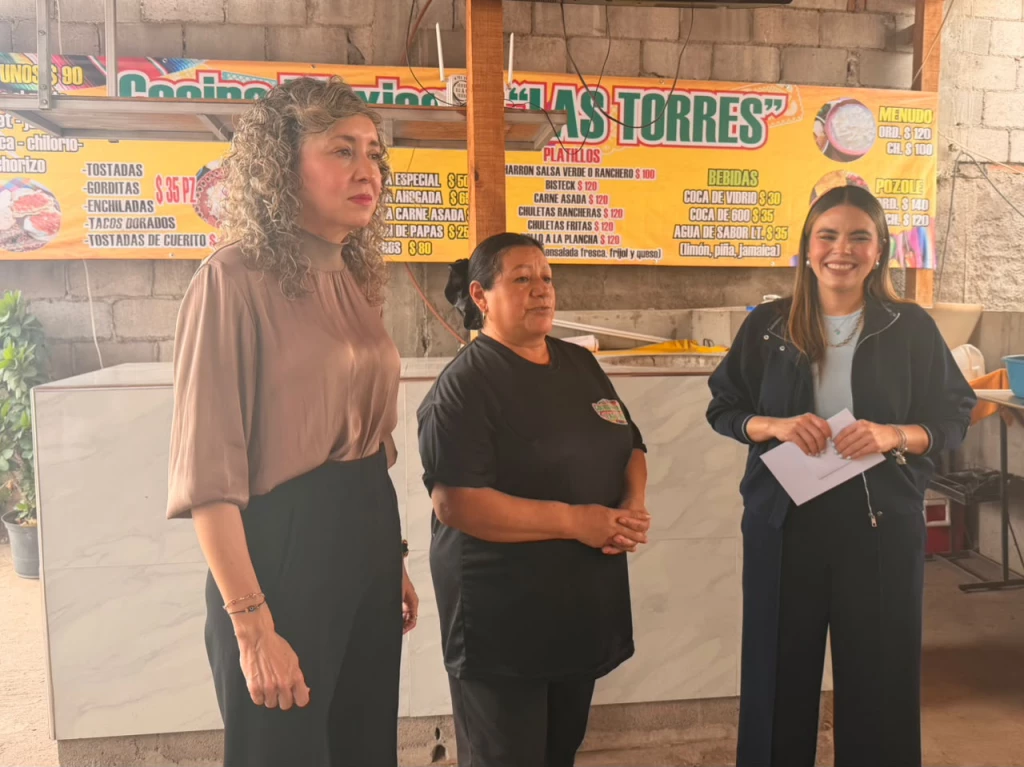 Entregan apoyo financiero a mujeres