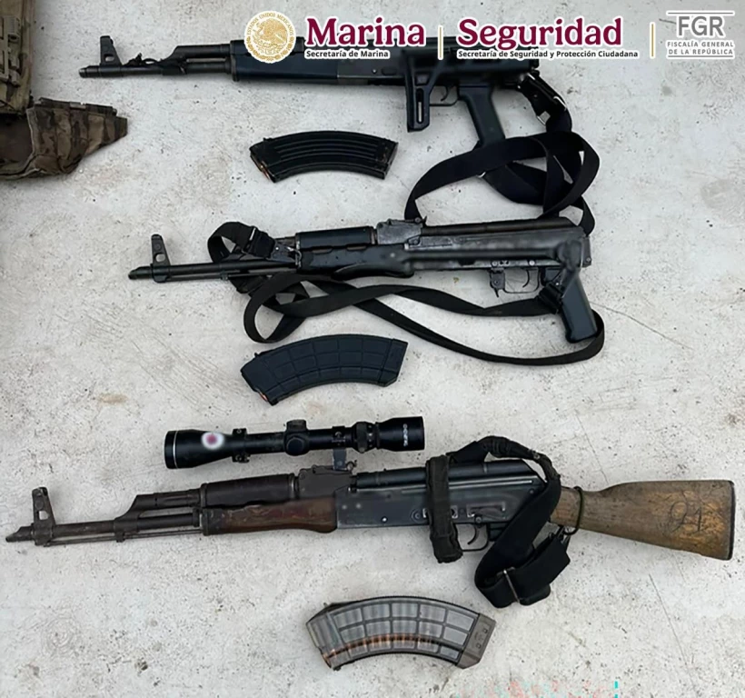 Confirman el abatimiento de 10 presuntos integrantes de grupos delictivos y la detención de tres hombres en Rosario, Sinaloa