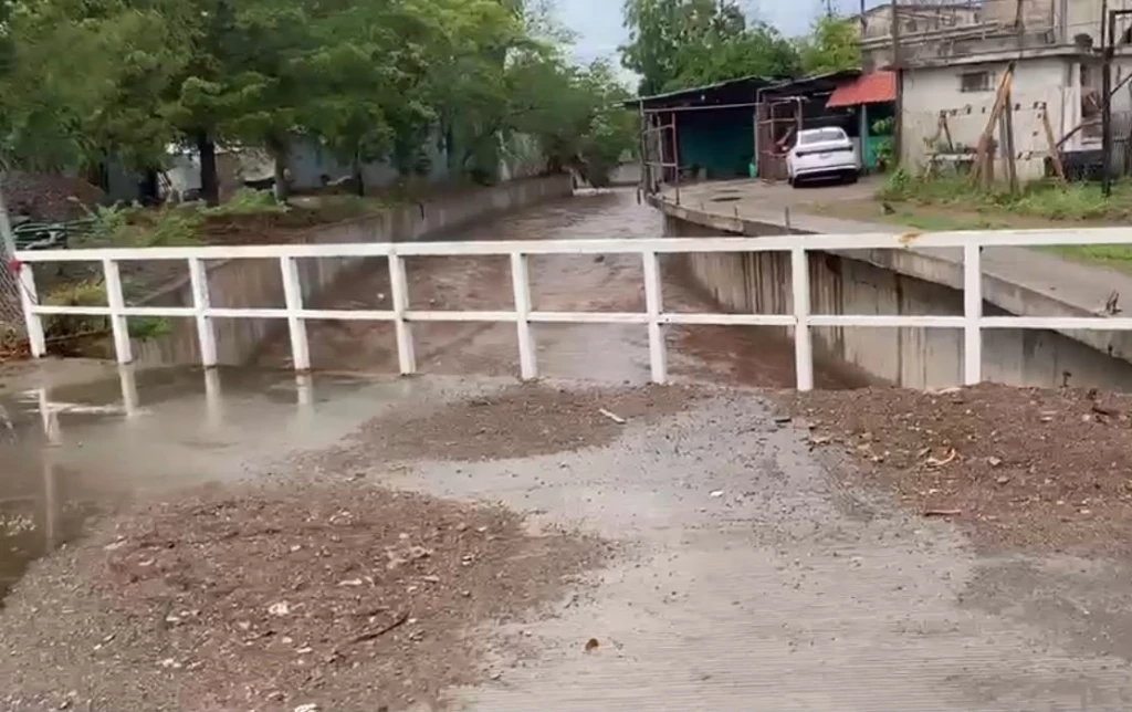 Descartan riesgos en canales de Culiacán