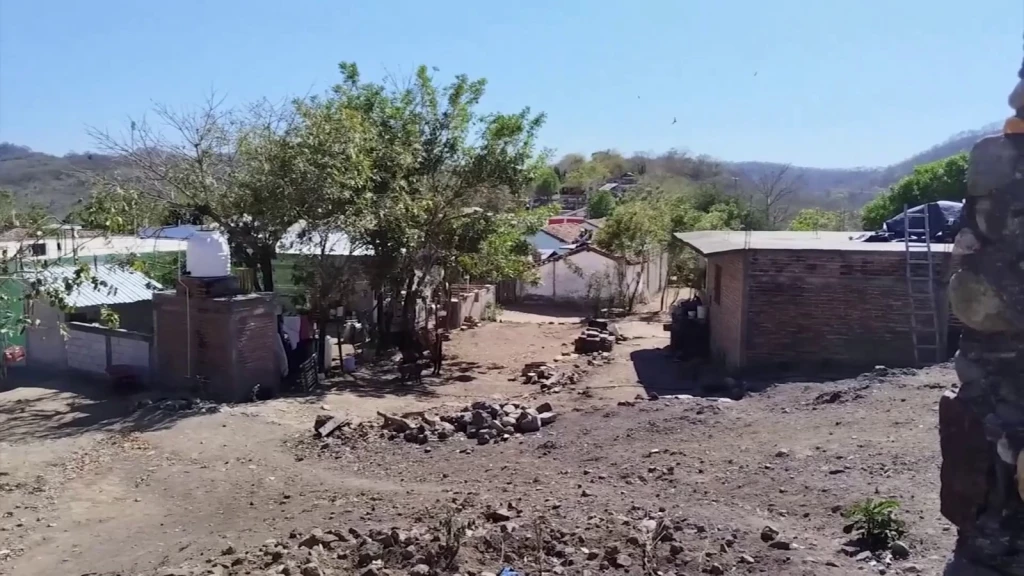 Detectan a familias desplazadas por la violencia de los limites de los Estados de Sinaloa y Durango 