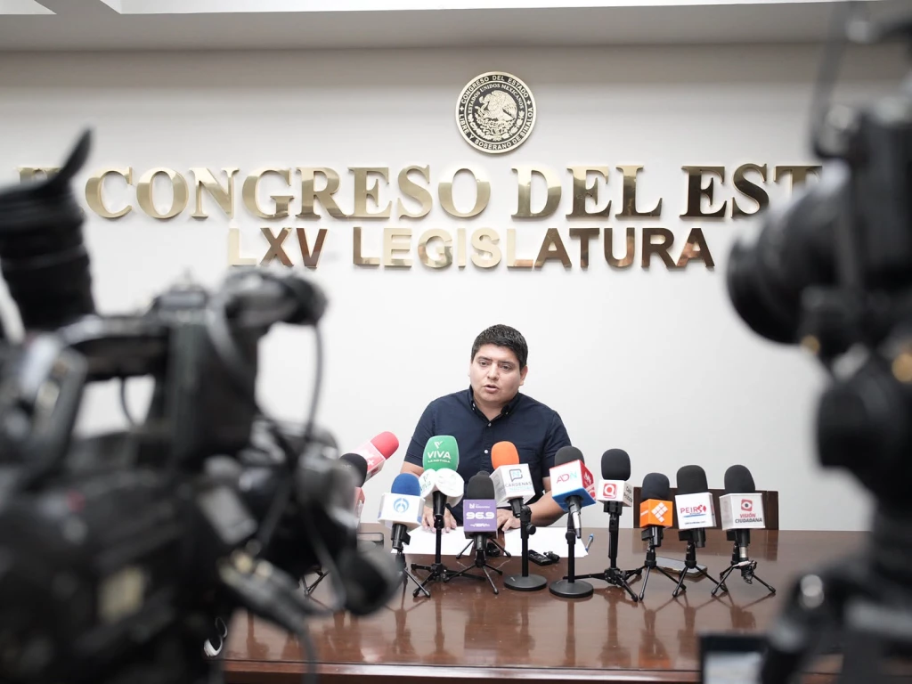 Propone Pedro Lobo premio estatal del periodismo