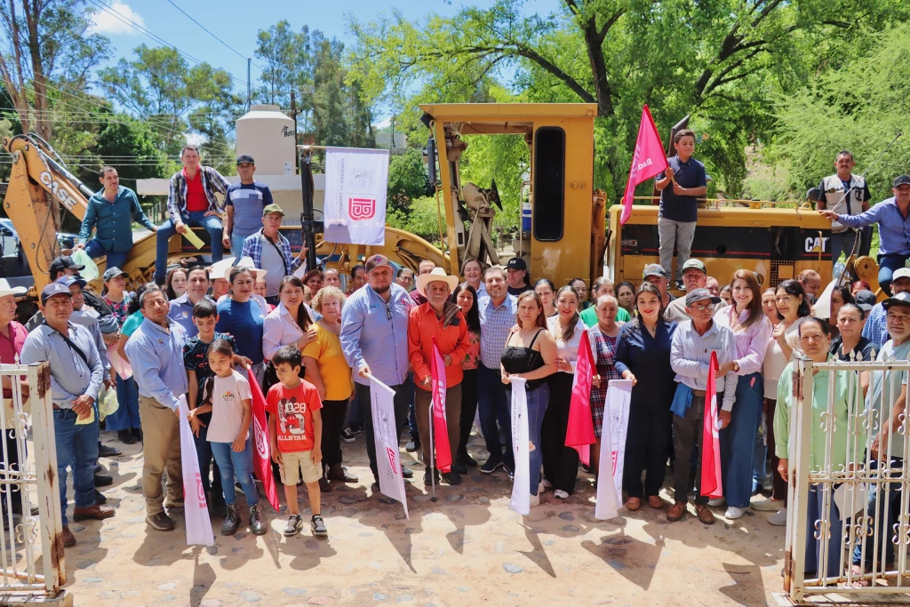 En la comunidad de Santiago de los Caballeros se inicio obra y entregaron apoyos