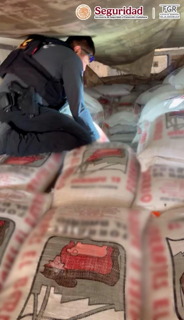 Escondida en bolsas de alimento para ganado de una empresa sinaloense encuentran droga