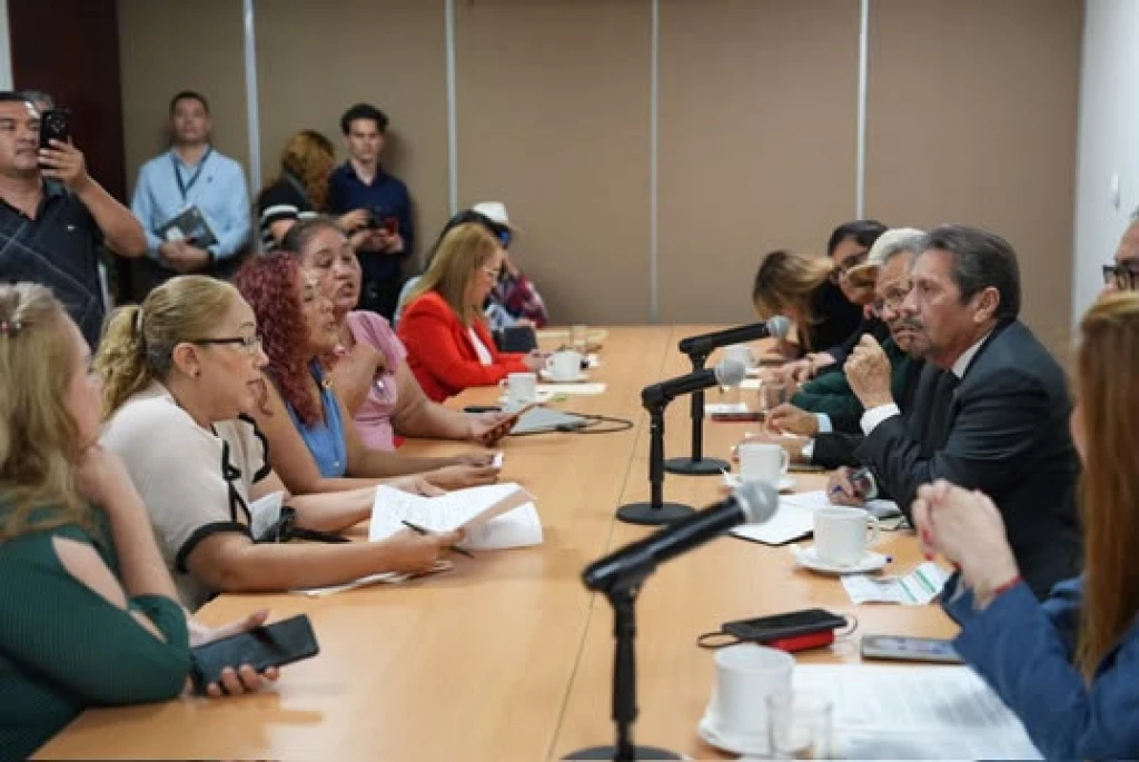 Congreso se compromete en gestionar atención por altos cobros de la CFE