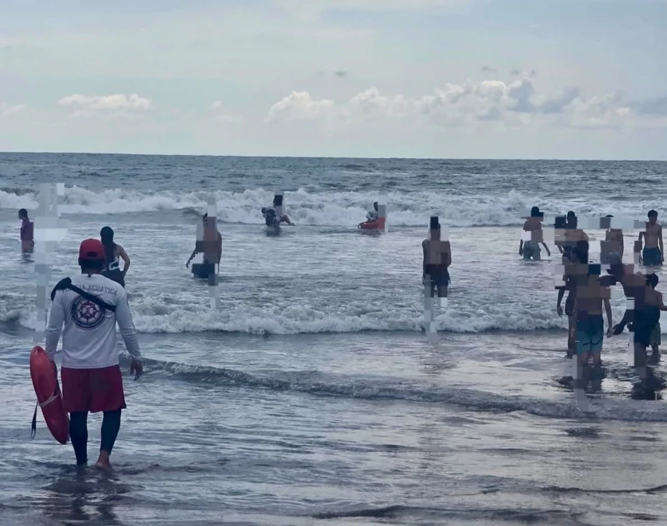 62 personas fueron rescatadas de morir ahogadas en el mar de Mazatlán durante la semana pasada